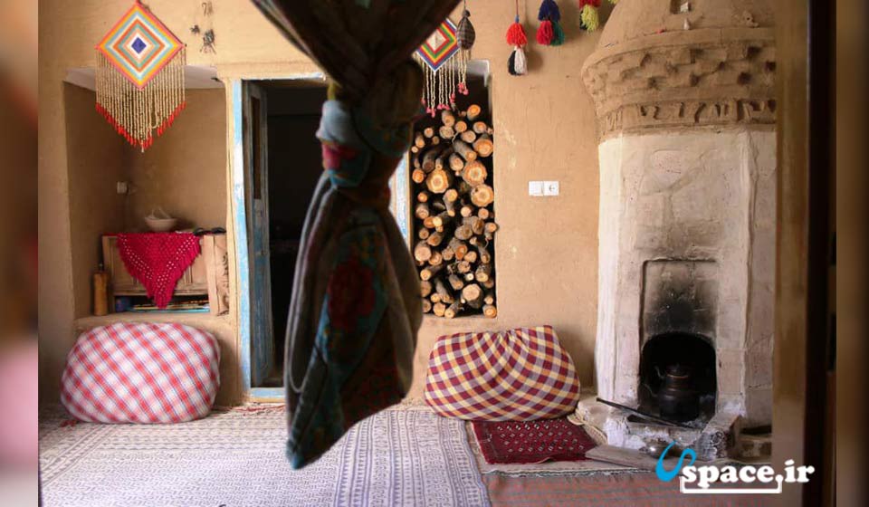 نمایی از اتاق سنتی و زیبای اقامتگاه بوم گردی تیزک - ابرکوه - روستای تیزک